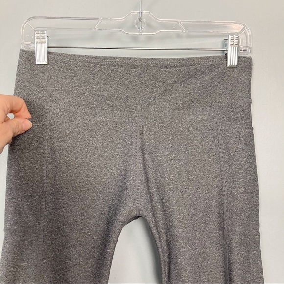 𝅺heart R8 Activewear Cropped Mesh Panel Leggings - Picture 2 of 14